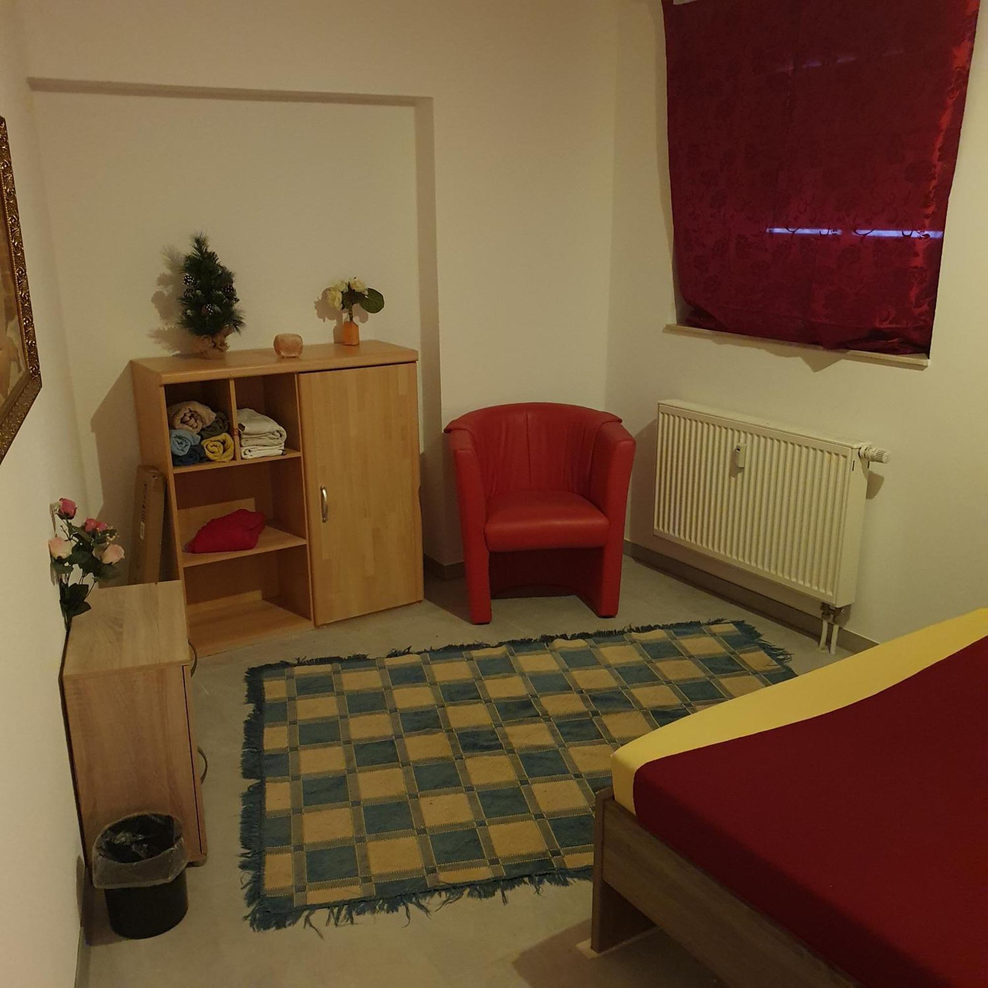 Halle, Top -Preise, 79 Qm Sd Fewo, Eg, Wahlweise Mit 1- 3 Dz, Tv Lounge, Kueche, Bad Wc Einfach Und Gut, Langzeitmieter Vb Preise Halle  Exterior foto